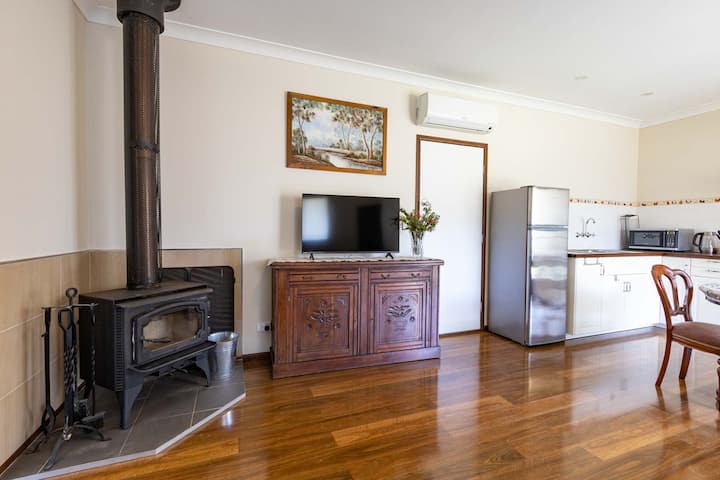 "Glen Heather" Farm Cottage - New South Wales