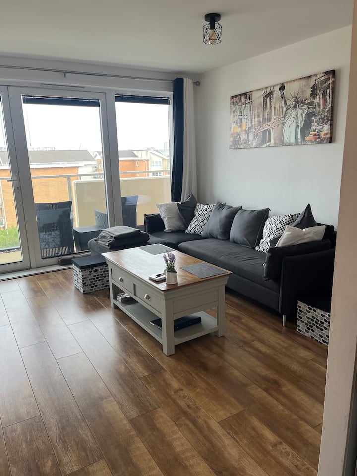 Cardiff Bay, 1 Bedroom Apartment - Cardiff