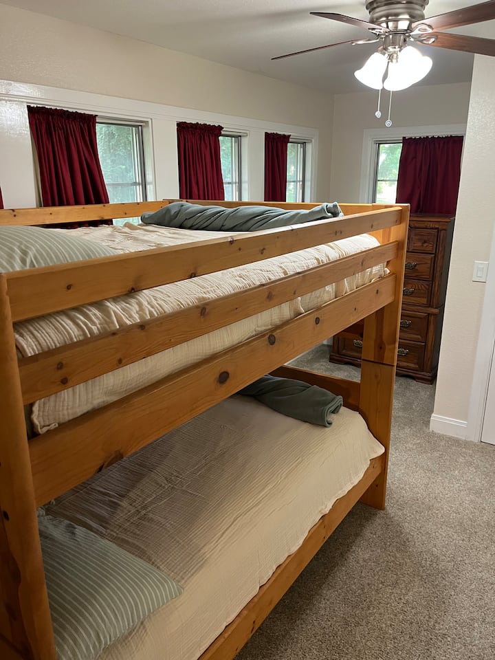 Dve veľké postele. 