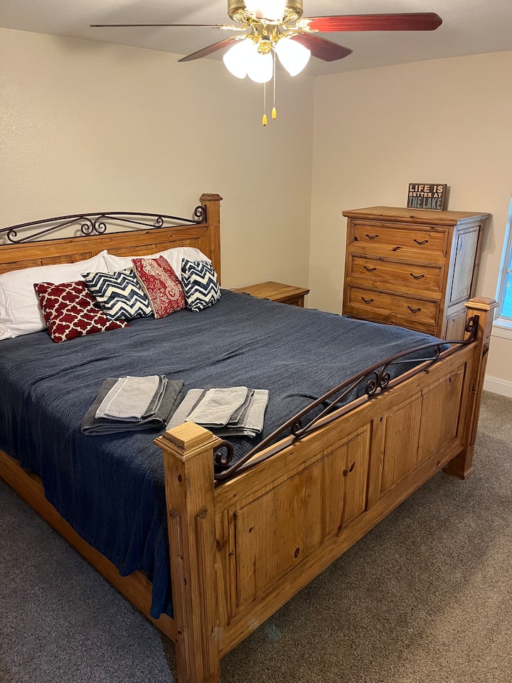 Veľká manželská posteľ