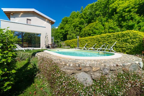 Casa Monia with swimming pool and beautiful view of Lake Como