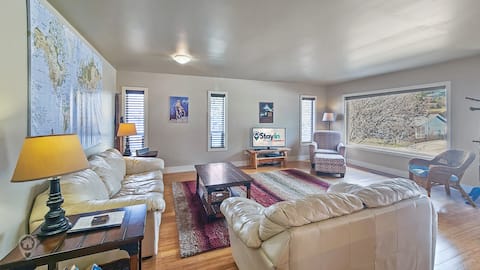 Popular Airbnb listing: Fantastic Home Minutes from Downtown & Beaches in Invermere