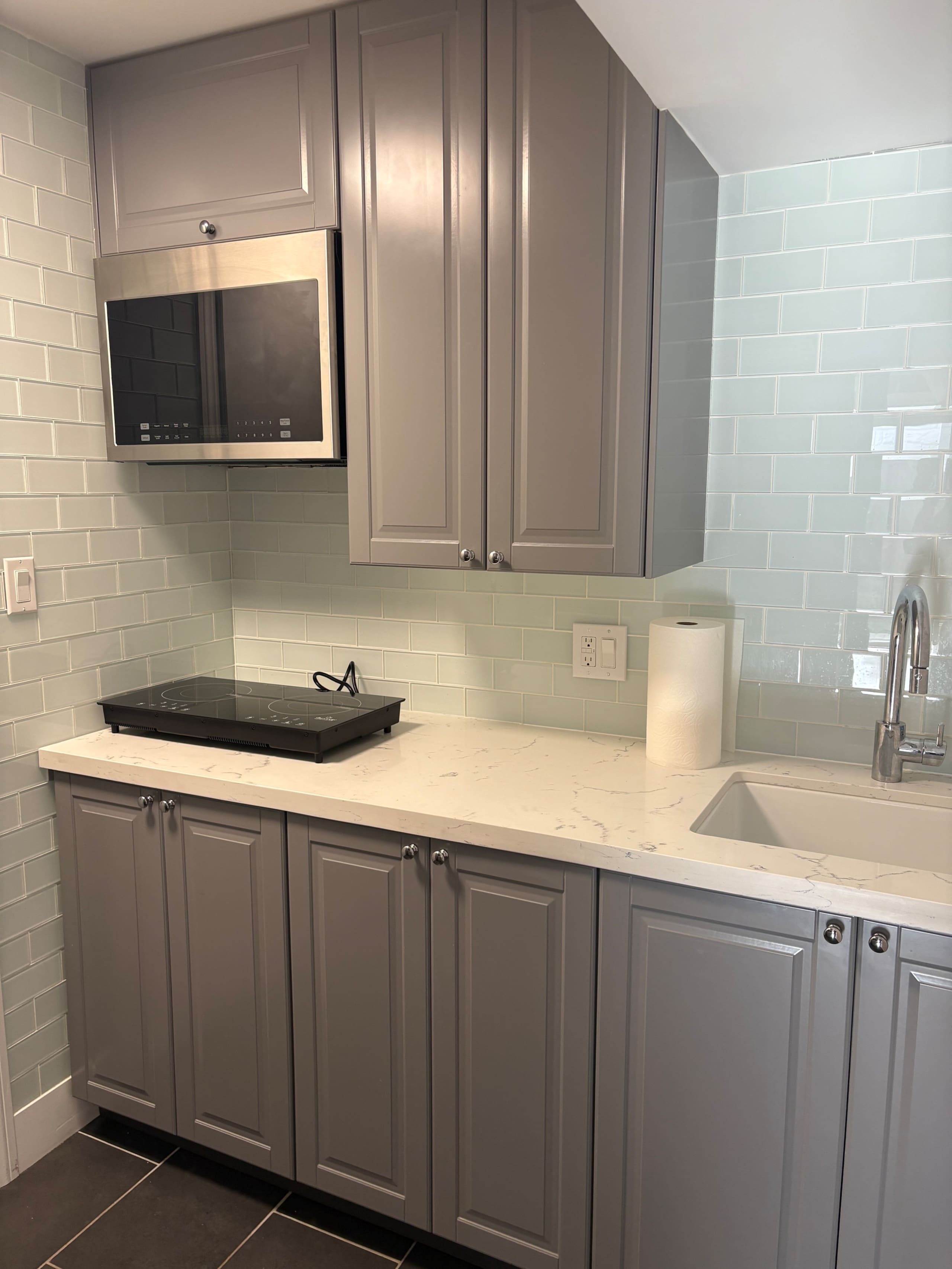 Clean & Private Family Guest Suite near the Beach - Image 8