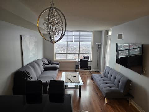 Popular Airbnb listing: Mansions of Humberwood in Etobicoke North