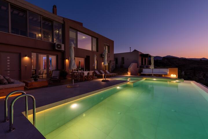 Luxury villa with infinity pool and Jacuzzi 16PAΧ gallery image 2