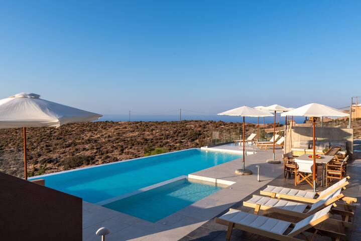 Luxury villa with infinity pool and Jacuzzi 16PAΧ gallery image 3