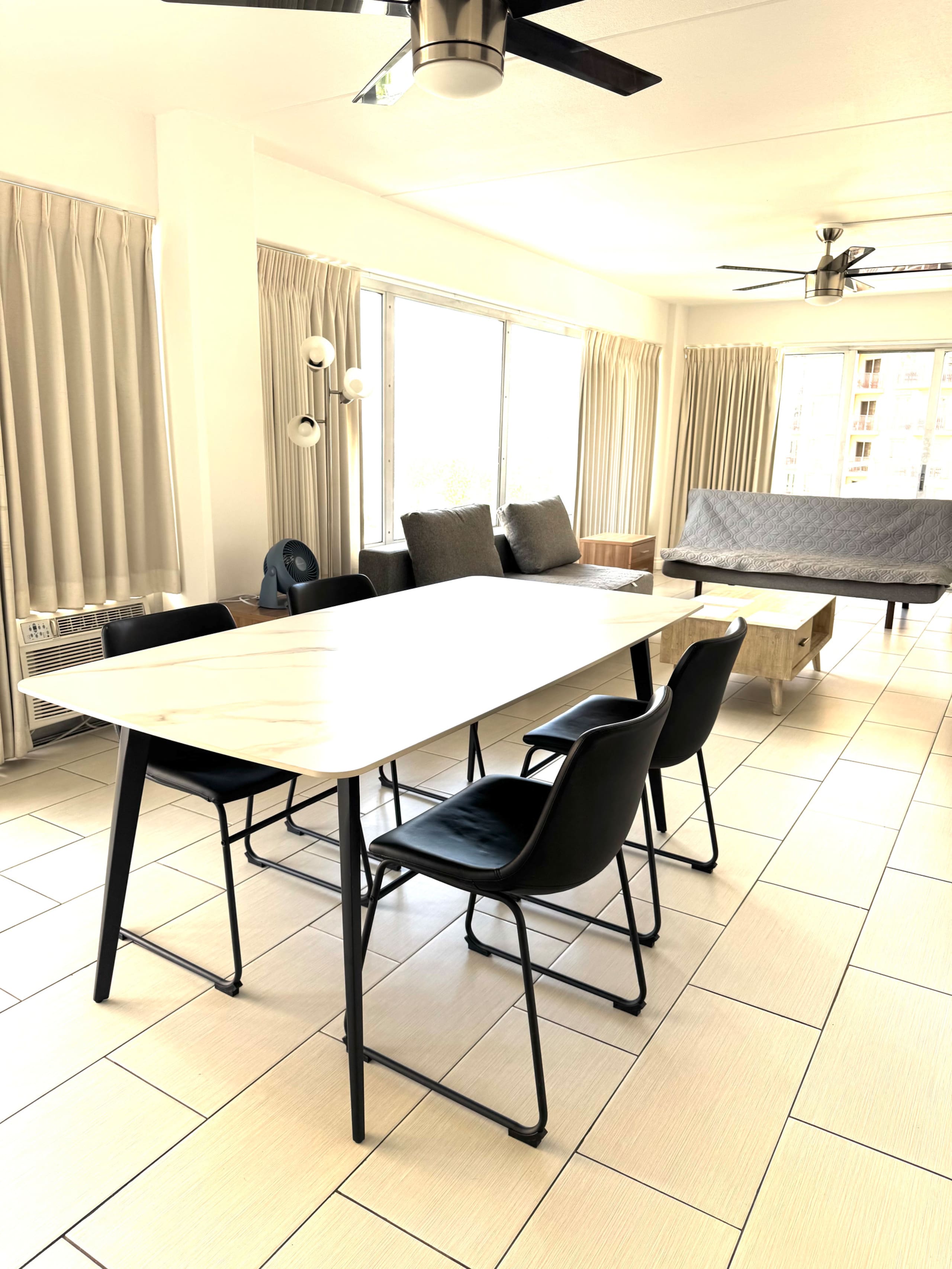Condo in Honolulu · ★4.63 · 2 bedrooms · 5 beds · 2 private baths - Image 2
