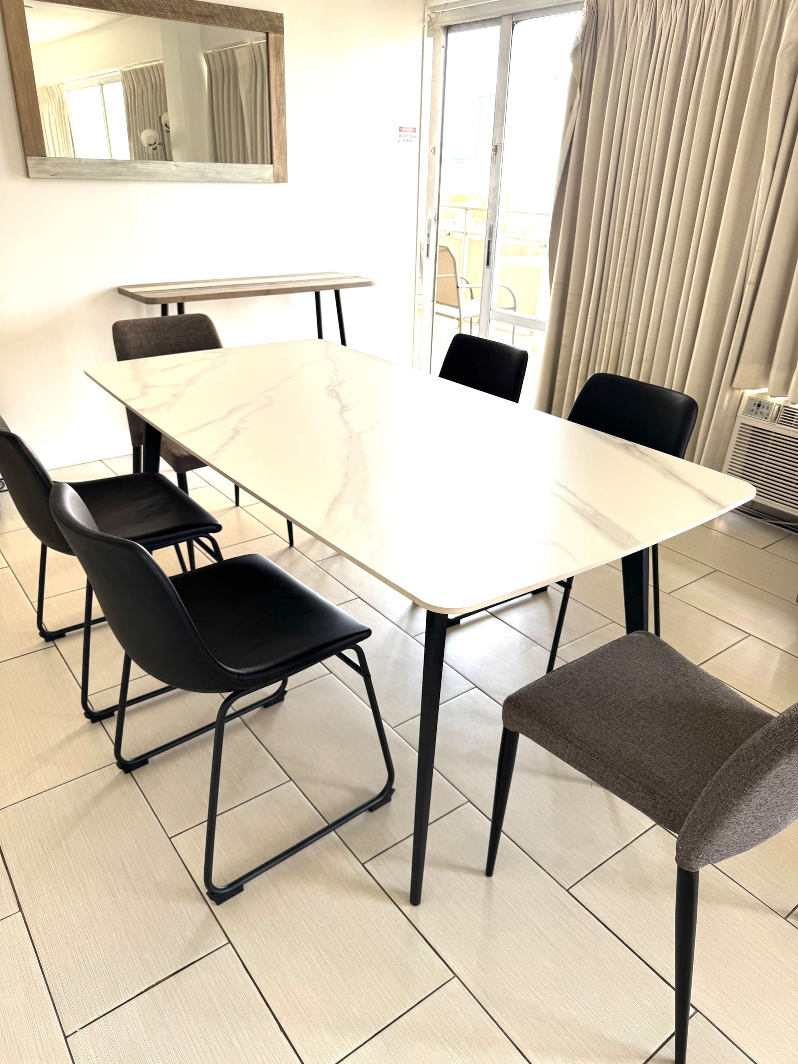 Condo in Honolulu · ★4.63 · 2 bedrooms · 5 beds · 2 private baths - Image 4
