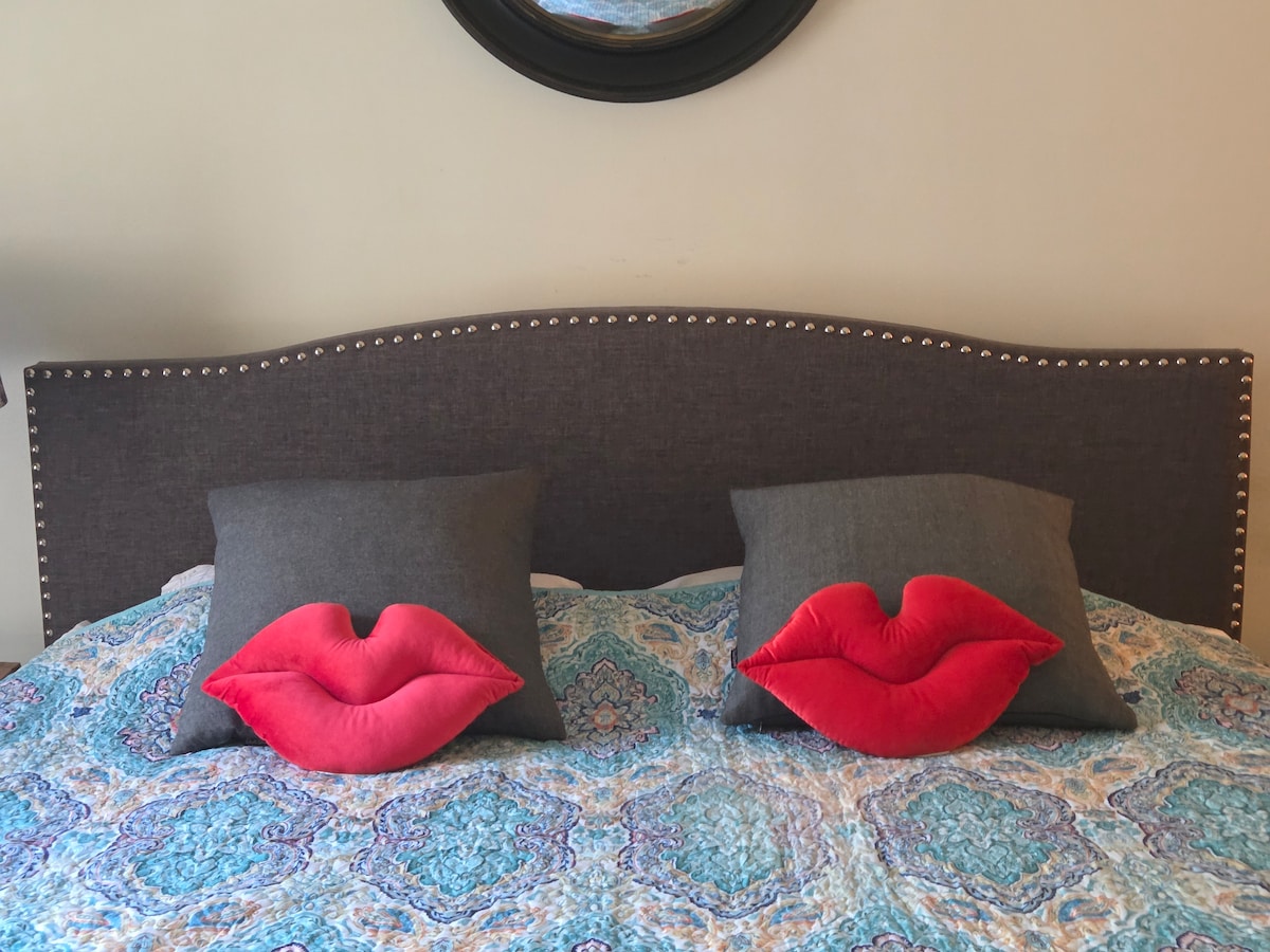 Lofted bedroom with 2nd living room, full bath with shower and oversize Jacuzzi tub.