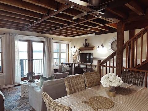 LAKE FRONT home private bouy sleeps 8