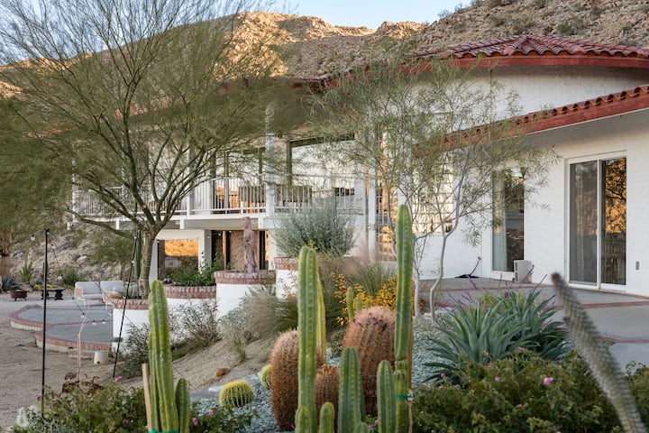 Zainaland - Legendary 29 Palms Home - Houses for Rent in