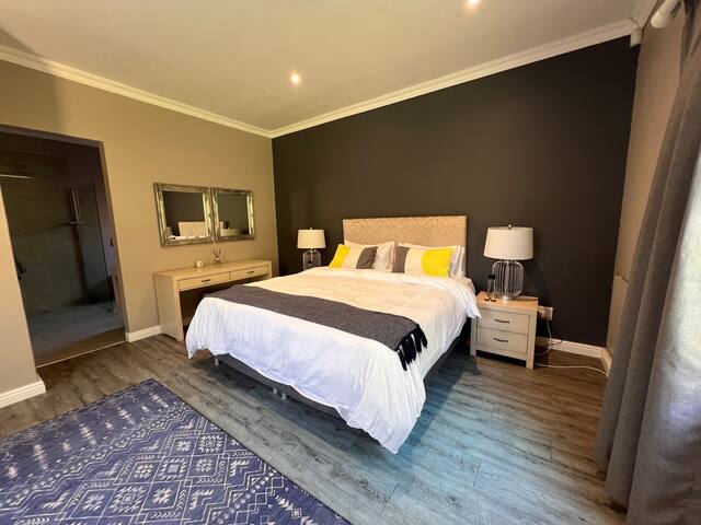 Spacious Family Home near Constantia, Cape Town gallery image 3