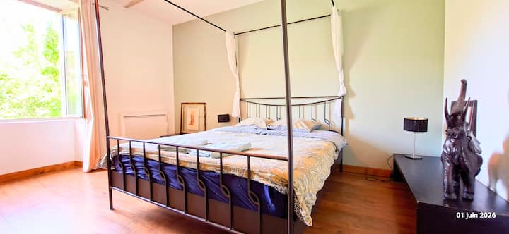 1er étage / Chambre lit double et lit bébé