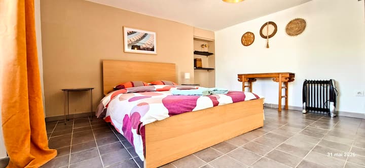 Chambre rdc lit double et sdb privée