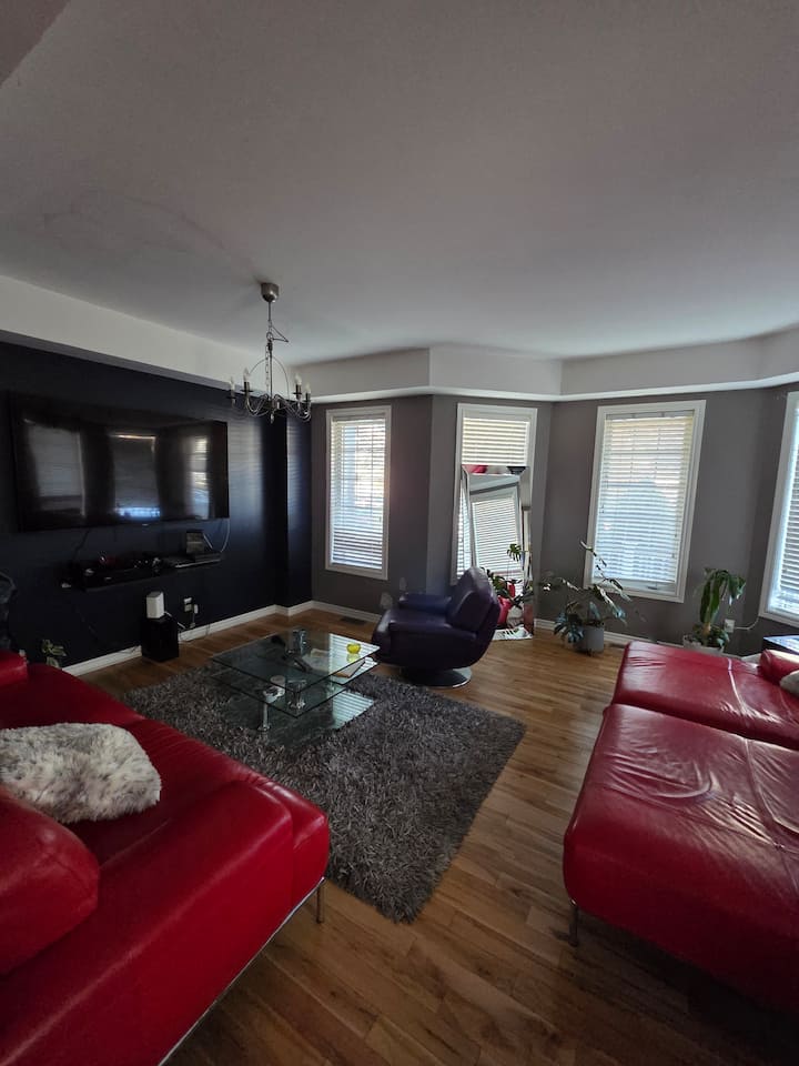 Casa Manolo Whitby - Oshawa