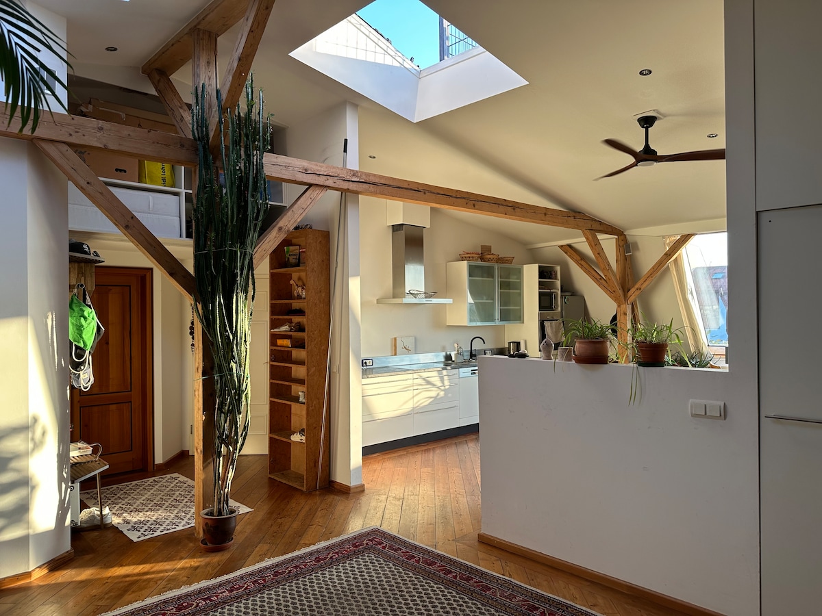 Spacious loft | 3 minute walk to Oktoberfest