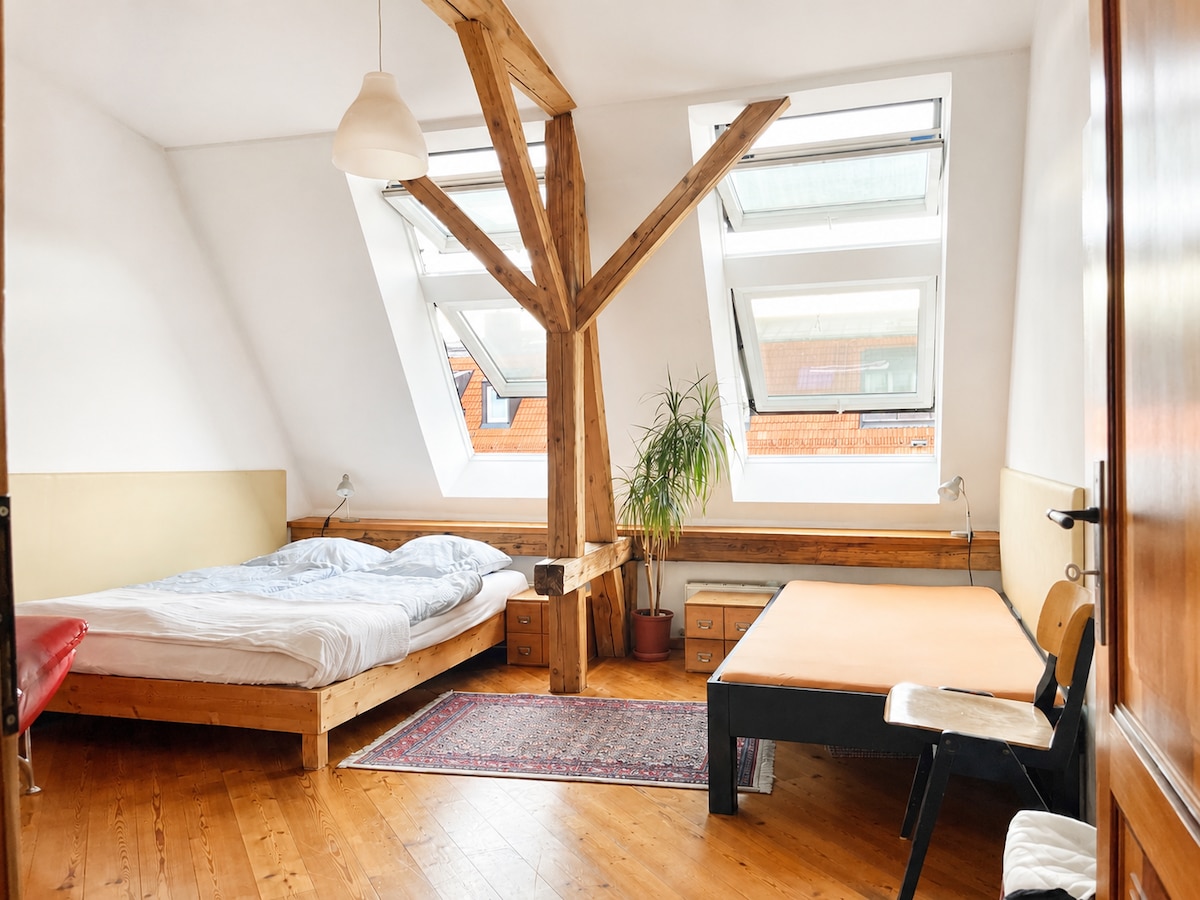 Spacious loft | 3 minute walk to Oktoberfest