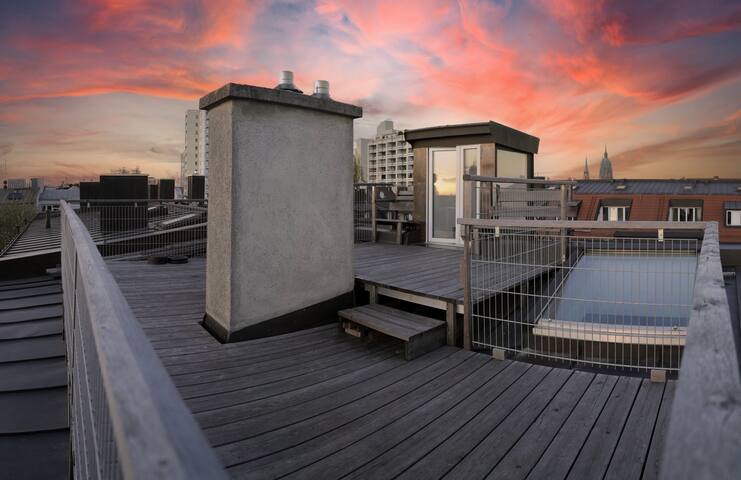 Spacious Loft with Rooftop Terrace in City Center gallery image 2