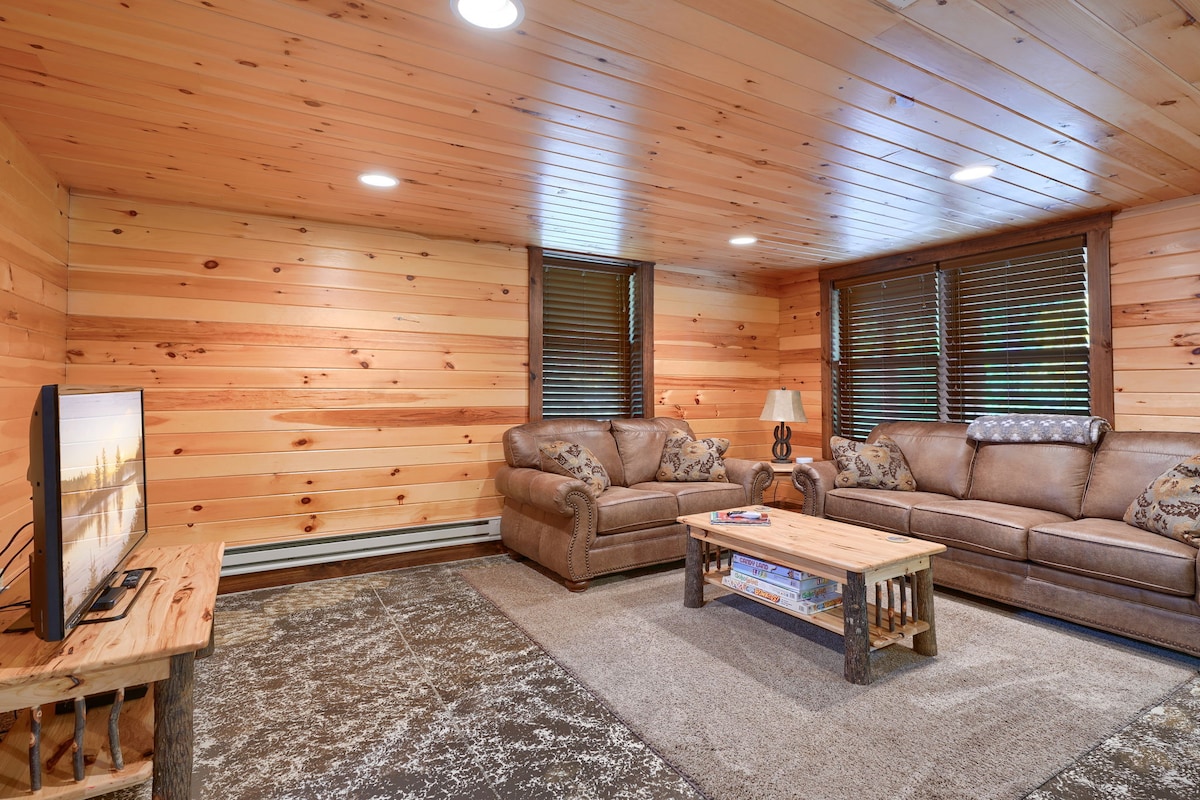 Hannah's Hideaway Cabin at Trickle Creek in Hockin - Cabins for
