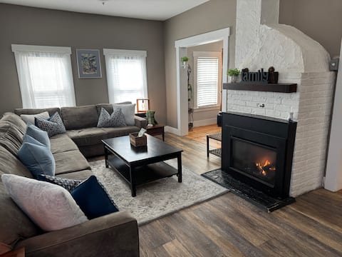 The Jackson House, Fireplaces, Pub, Hot Tub, Games