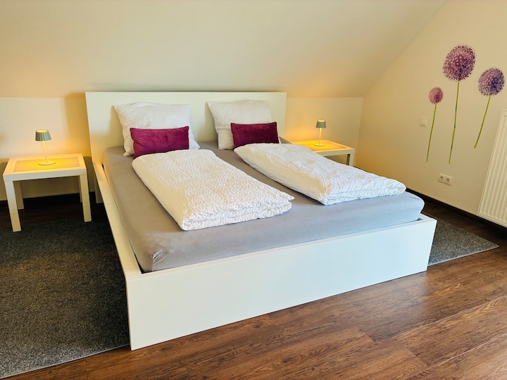 1. Schlafzimmer 1.80m breites Doppelbett
