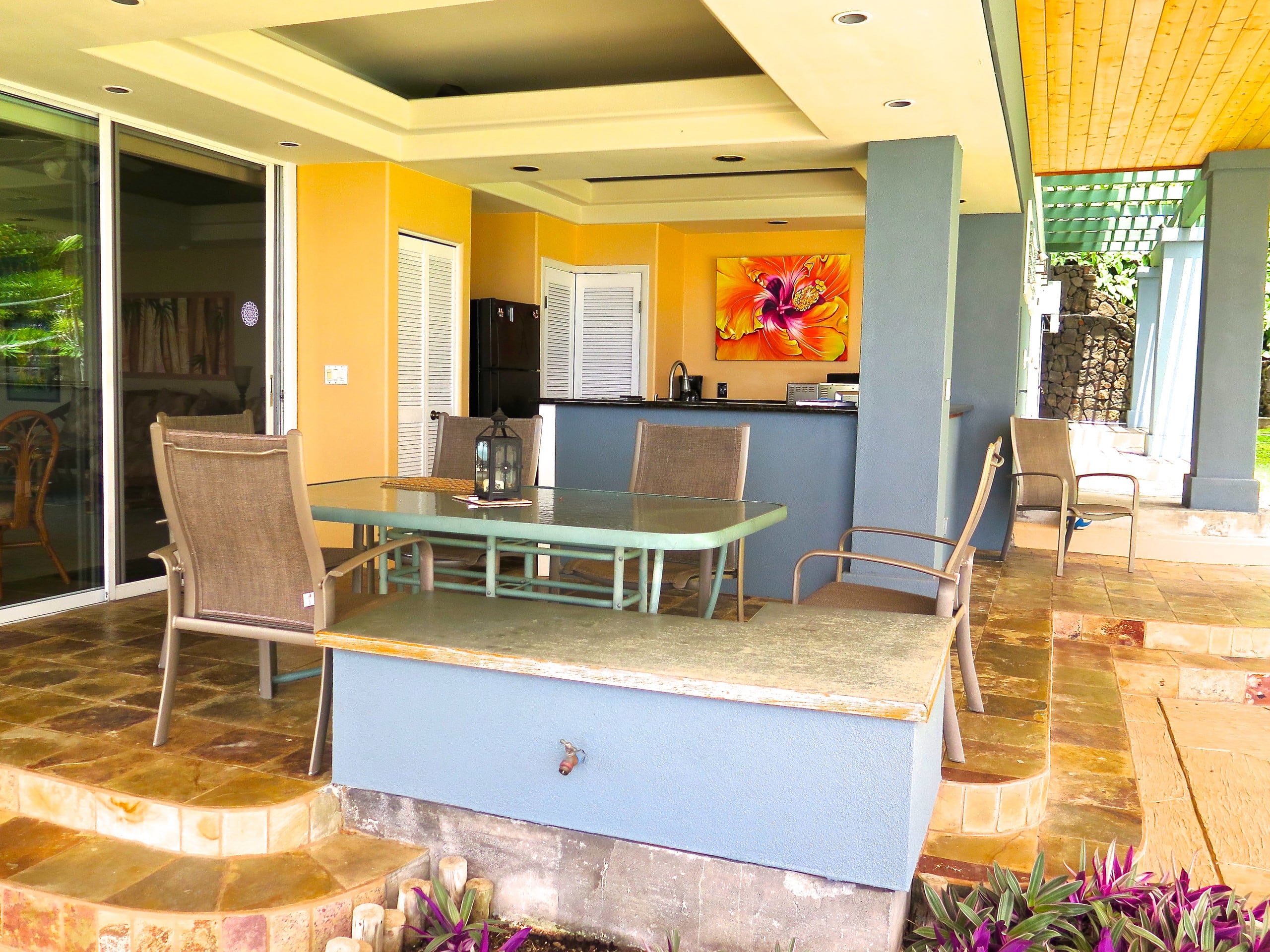 Home in Kailua-Kona · ★4.96 · 2 bedrooms · 3 beds · 1.5 baths - Image 7