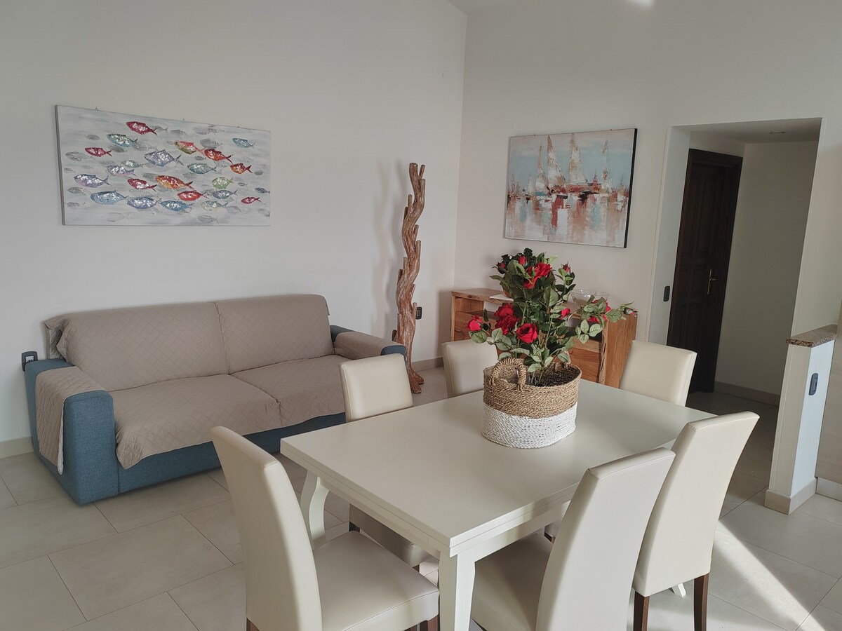 Airbnb con migliori performance: Exclusive sea view loft with beach right below the house a La Maddalena