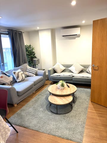 Hyde Park 2 bed 2 bath