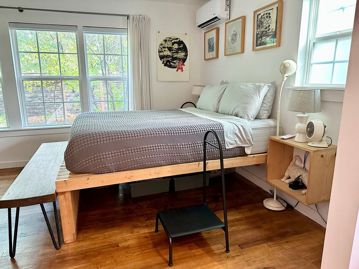 Modern Bungalow, Art Filled Studio