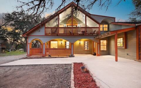 "Majestic Oaks Retreat