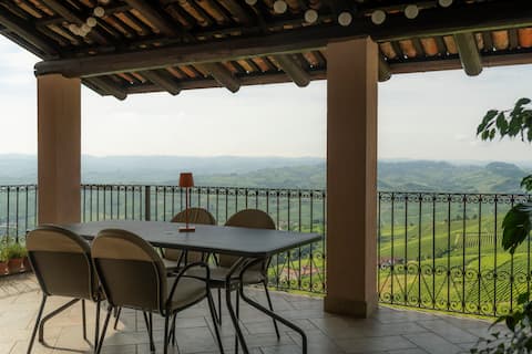 Annuncio Airbnb popolare: Sky and Vineyards - Melograno - a La Morra