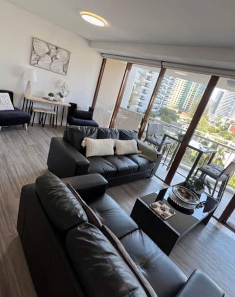 Top performing Airbnb: Broadbeach getaway in Broadbeach
