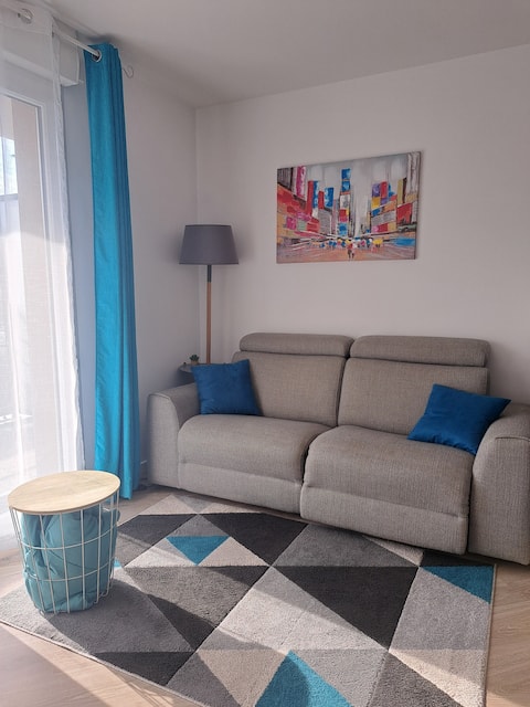 Successful Airbnb property: Modern 2-bedroom apartment + parking, direct tram to downtown Nantes in Nantes Nord