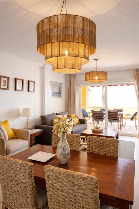 Successful Airbnb property: Relax in front of the sea. in Benalmádena