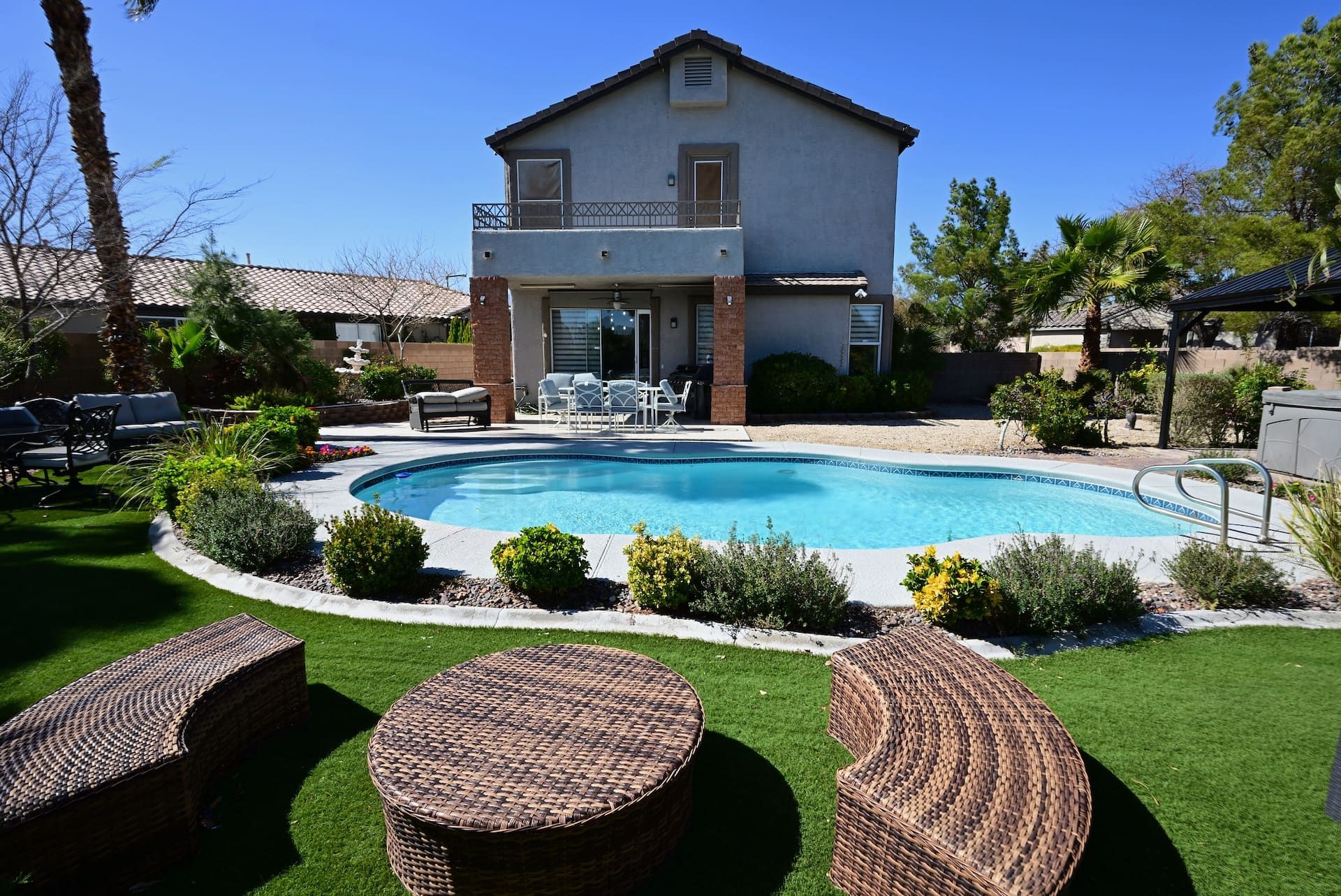 Resort stijl huis met grote tuin en privé zwembad! — foto 2