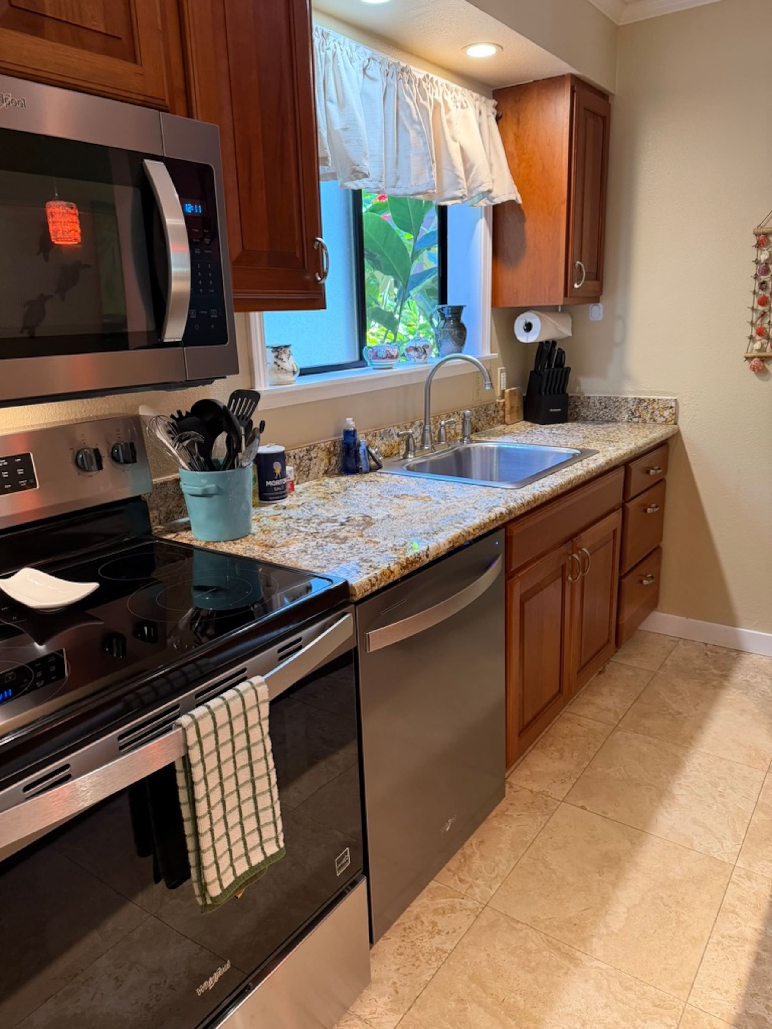 Condo in Wailuku · ★4.91 · 1 bedroom · 1 bed · 1 private bath - Image 3