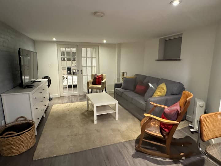Comfortable Little Portugal, Sleeps 4 - Toronto