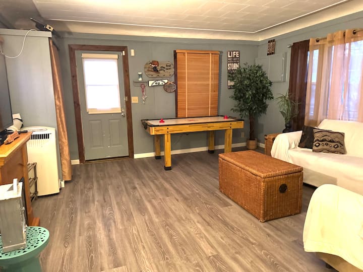 *Crystal Beach Cottage 
Canada Wknd Available*wifi