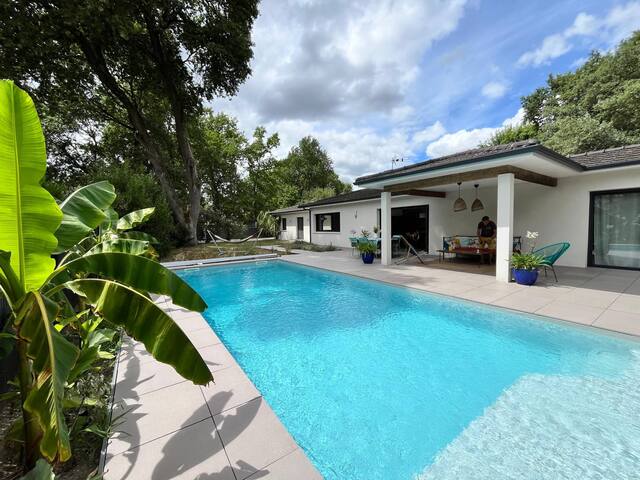 Villa de charme piscine au calme bordeaux bassin