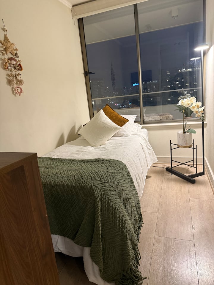 Изглед към планинската верига, 
Кама Диван 
1, 5 места
Cortinas eléctricas 
Изглед към планинската верига,

Диван-легло
1, 5 места
Електрически завеси