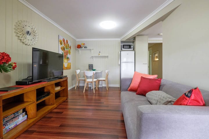 Graceville 1952 Studio Apartment - Griffith University, Nathan Campus