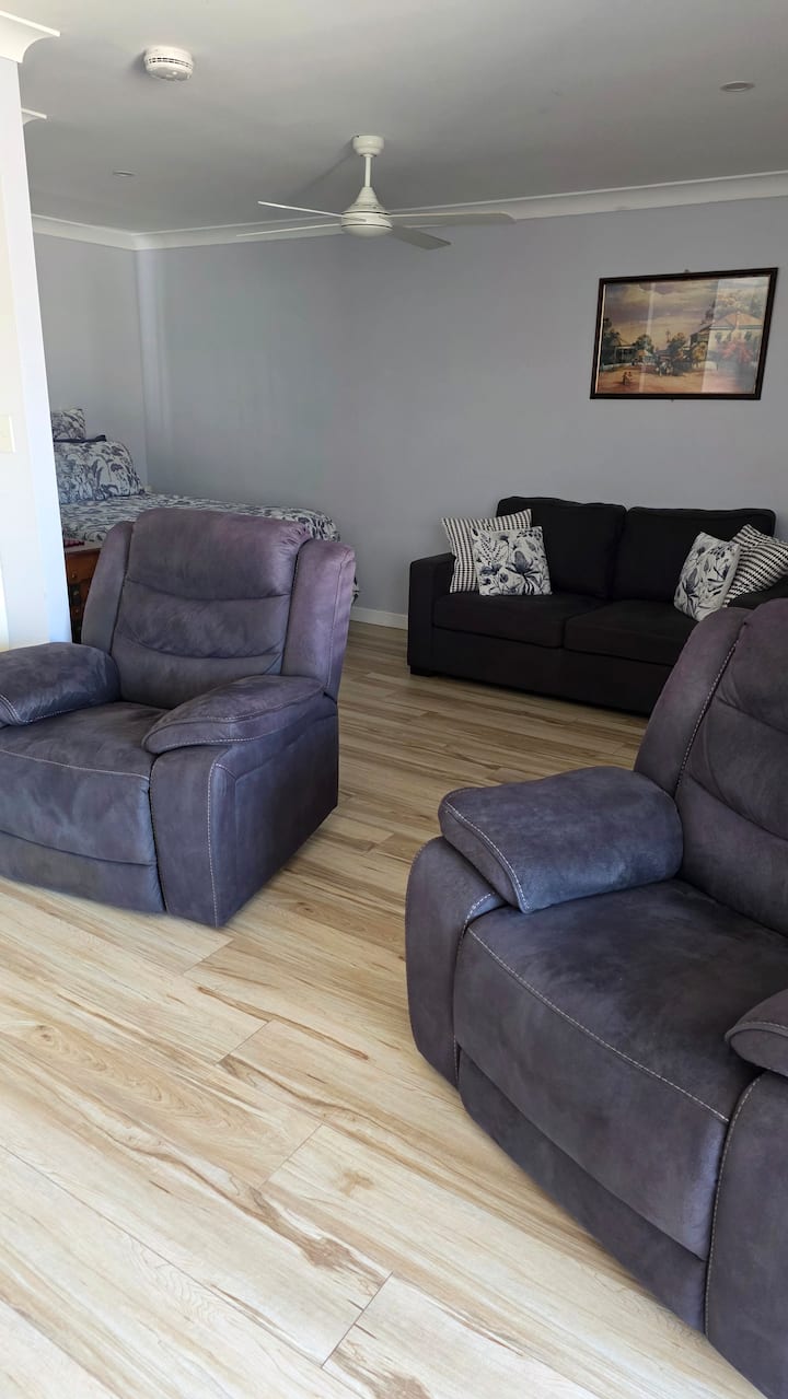 Country Cabin - Bribie Island Road, Caboolture Qld - Bribie Island