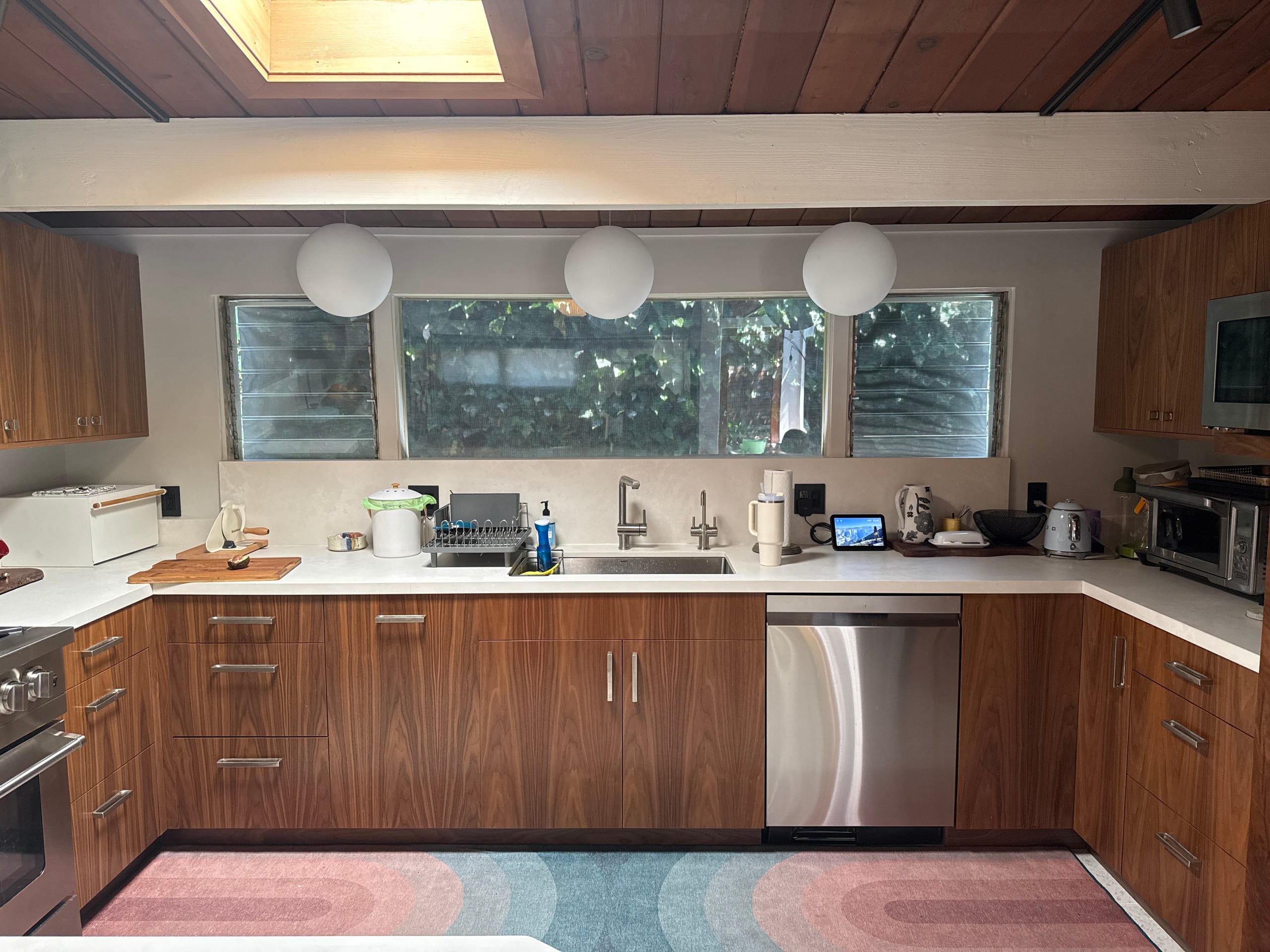 Eichler Home with Hot Tub & Fruit Trees - Photo 12