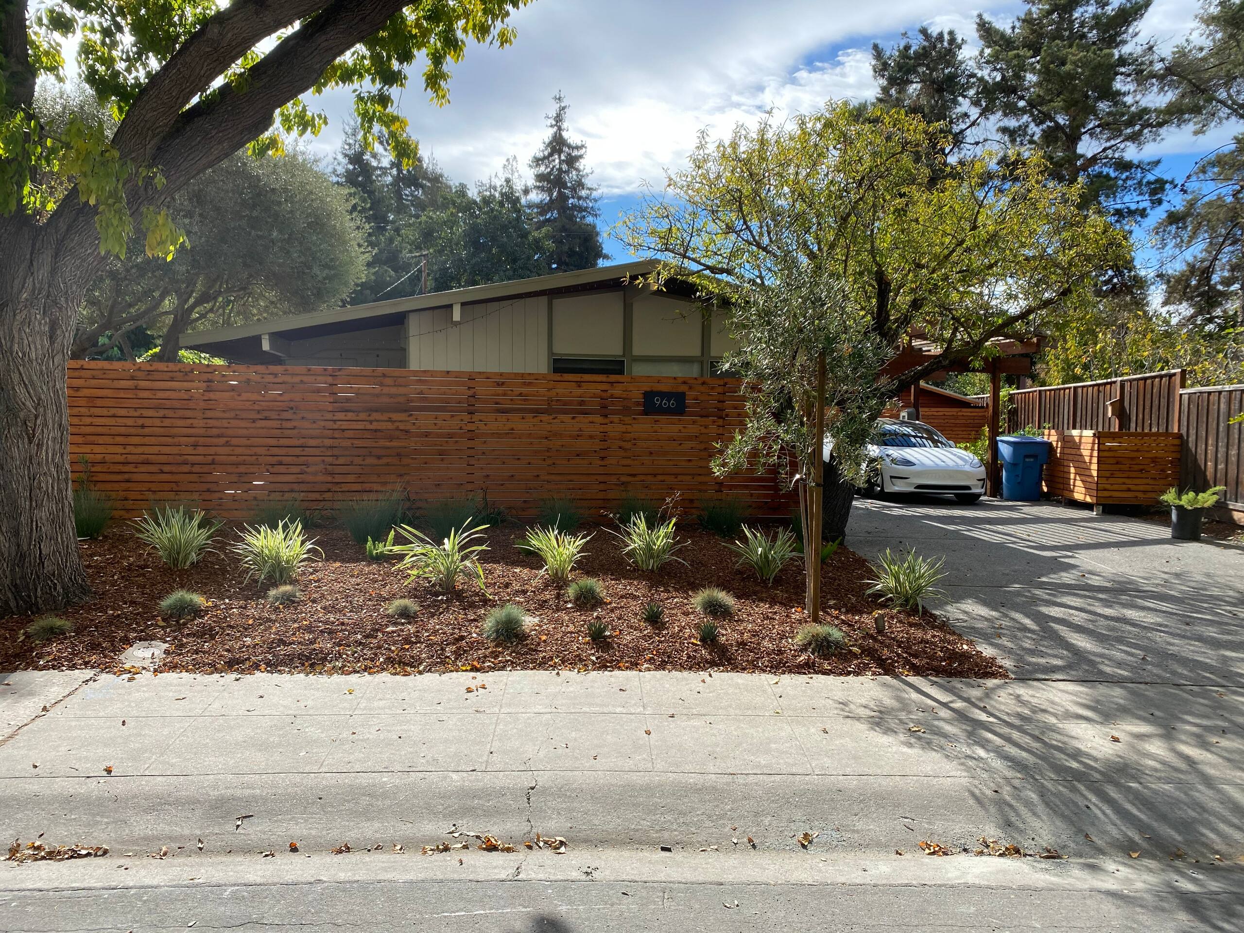 Eichler Home with Hot Tub & Fruit Trees - Photo 31