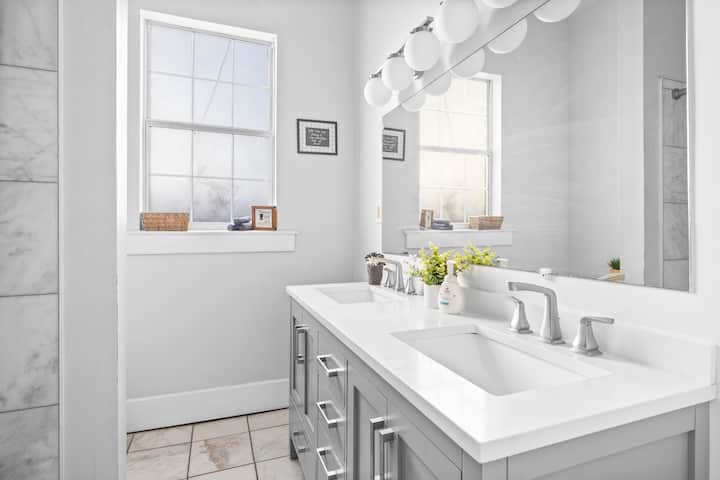 Home in Savannah · 4 bedrooms · 5 beds · 2 private baths — photo 34