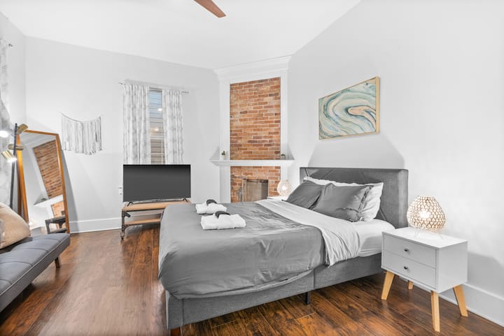Home in Savannah · 4 bedrooms · 5 beds · 2 private baths — photo 28