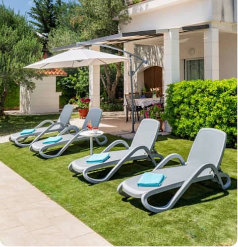 Apartment 'Queen Helena' w/private pool near Split