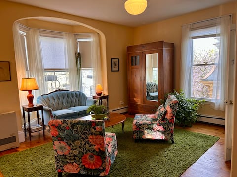 PRlVATE SUlTE in the Heart of East End Portland