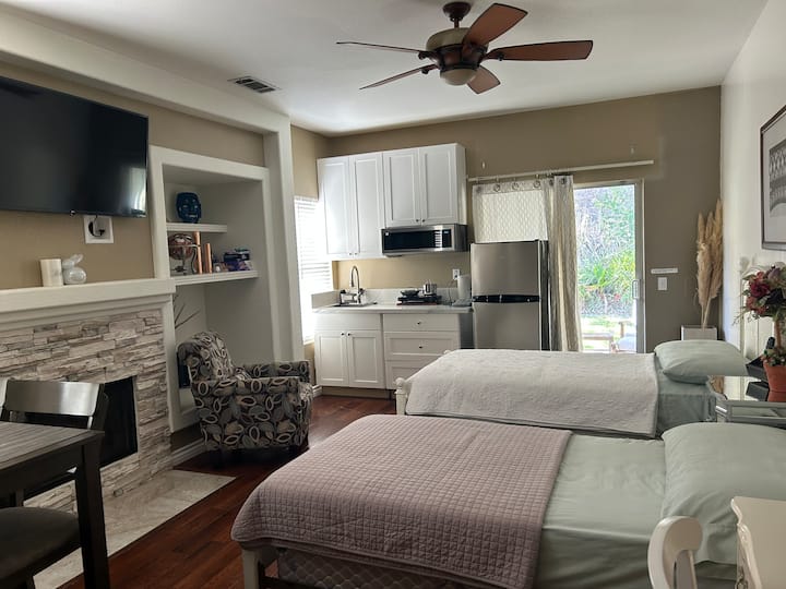 Beautiful Guest House With Private Entrance - Rancho Cucamonga, CA