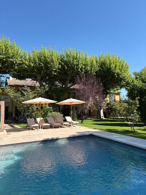 mas en provence  proche saint remy de provence